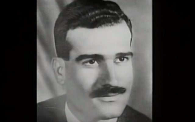 Eli Cohen, agent espion du Mossad, exécuté en Syrie en 1965. (Crédit: capture d'écran YouTube)
