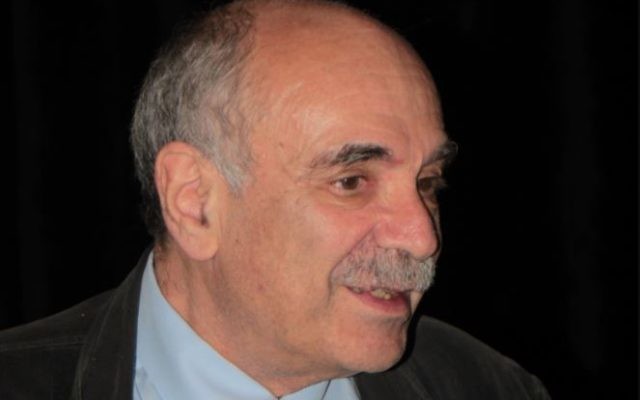 Michel Wieviorka à une table-ronde sur la "Traite, esclavage et racisme : quelles conséquences aujourd'hui ? Quels combats ?", à  l'ENSAN (École Nationale Supérieure d'Architecture de Nantes), lors de la 11e journée nationale des mémoires de la traite, de l'esclavage et de leurs abolitions, le 9 mai 2016. (Crédit : Llann Wé/Wikicommons)