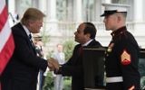 Le président américain Donald Trump, (à gauche!, avec son homologue égyptien, Abdel Fattah el-Sissi, à la Maison Blanche à Washington, D.C., le 3 avril 2017. (Crédit : Nicholas Kamm/AFP)