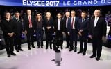 Dix des onze candidats à la présidentielle française de 2017, pendant un débat télévisé, le 4 avril 2017. De gauche à droite : Jean-Luc Melenchon, Francois Fillon, Jean Lassalle, Nathalie Arthaud, Marine Le Pen, Benoit Hamon, Jacques Cheminade, Nicolas Dupont-Aignan, Emmanuel Macron et Francois Asselineau. Philippe Poutou a refusé de poser sur la photo. (Crédit : Lionel Bonaventure/Pool/AFP)