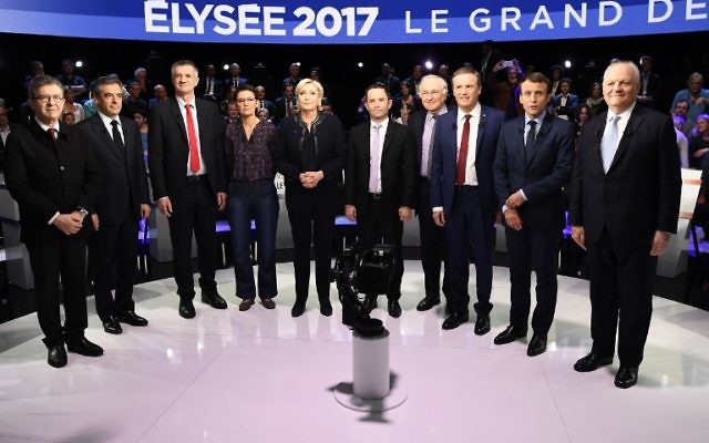 Dix des onze candidats à la présidentielle française de 2017, pendant un débat télévisé, le 4 avril 2017. De gauche à droite : Jean-Luc Melenchon, Francois Fillon, Jean Lassalle, Nathalie Arthaud, Marine Le Pen, Benoit Hamon, Jacques Cheminade, Nicolas Dupont-Aignan, Emmanuel Macron et Francois Asselineau. Philippe Poutou a refusé de poser sur la photo. (Crédit : Lionel Bonaventure/Pool/AFP) Dix des onze candidats à la présidentielle française de 2017, pendant un débat télévisé, le 4 avril 2017. De gauche à droite : Jean-Luc Melenchon, Francois Fillon, Jean Lassalle, Nathalie Arthaud, Marine Le Pen, Benoit Hamon, Jacques Cheminade, Nicolas Dupont-Aignan, Emmanuel Macron et Francois Asselineau. Philippe Poutou a refusé de poser sur la photo. (Crédit : Lionel Bonaventure/Pool/AFP)