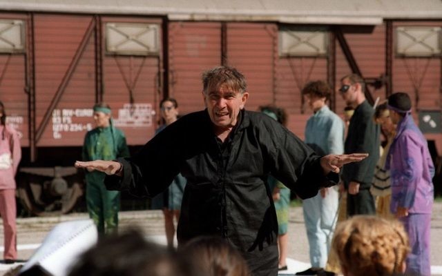 Armand Gatti à Marseille, le 27 juillet 1993. (Crédit : Anne-Christine Poujoulat/AFP)