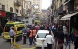 Les forces de sécurité et les secouristes sur le site d'un attentat terroriste dans une église copte d'Alexandrie, en Egypte, le jour du dimanche des Rameaux, le 9 avril 2017. (Crédit : AFP/STRINGER)