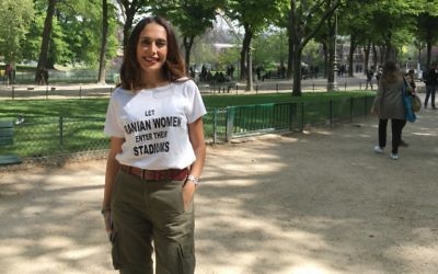 La militante belgo-iranienne Darya Safai à Paris, le 14 avril 2017. (Crédit : Jessica Lopez/AFP)