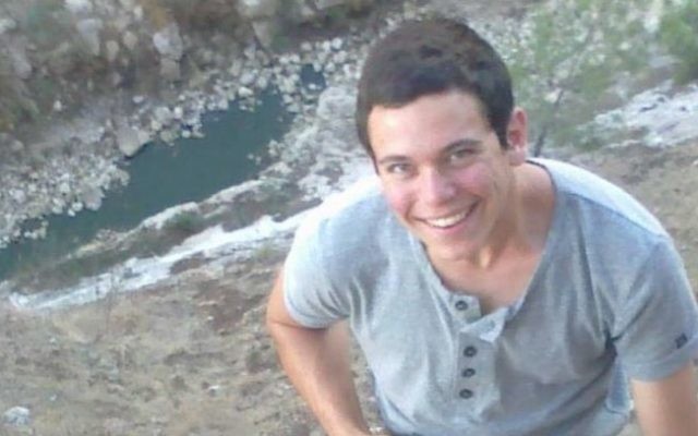 Le caporal Elhai Teharlev, photographié en 2014, a été tué dans une attaque terroriste à la voiture bélier en Cisjordanie, au carrefour d'Ofra, le 6 avril 2017. (Crédit : Facebook)
