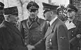 Philippe Pétain, à gauche, serrant la main d'Adolf Hitler, lors de l'entrevue de Montoire, à la gare de Montoire-sur-le-Loir, le 24 octobre 1940. (Crédit : Wikimedia Commons/Bundesarchiv, Bild 183-H25217/CC-BY-SA 3.0)