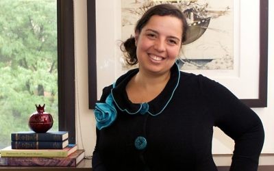 Le docteur Anna Shternshis explique que la langue russe permet une connexion culturelle pour un grand nombre des immigrés des anciens pays de l'Union soviétique, même si elle 'nest pas nécessairement religieuse (Crédit : Jaclyn Shapiro)