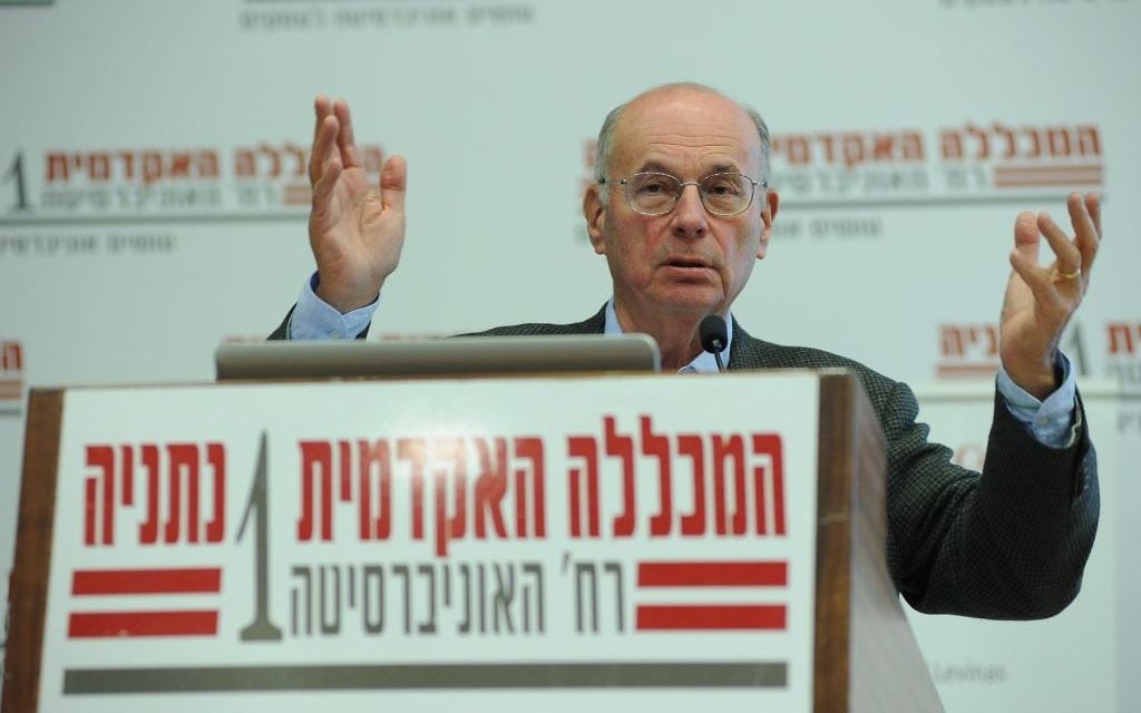Boris Cyrulnik au Collège académique de Natanya. (Crédit : autorisation)