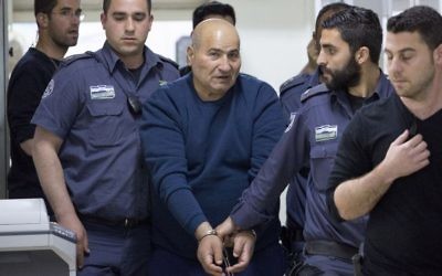 Jamil Tamimi, 57 ans, qui a poignardé et tué Hannah Bladon, étudiante britannique de 21 ans, à son arrivée à la cour des magistrats de Jérusalem, le 15 avril 2017. (Crédit : Yonatan Sindel/Flash90)