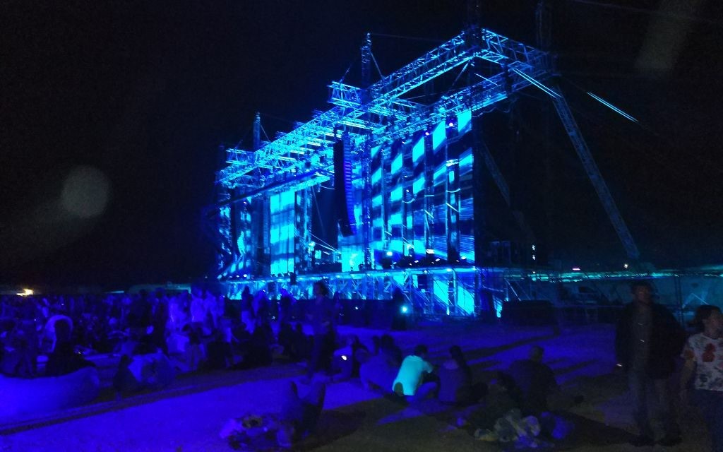 Le concert de Jean-Michel Jarre à la mer Morte, au pied de la forteresse de Massada, le 6 avril 2017. (Crédit : Michael Nedjar)
