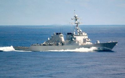Le destroyer USS Mahan en septembre 2002 (Crédit : Domaine public/ Mate Airman Rex Nelson, US Navy/Wikipedia)