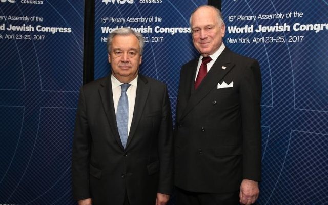 Le Secrétaire général de l'ONU Antonio Guterres avec le président du Congrès juif mondial Ronald S. Lauder, à l'assemblée plénière du Congrès à New York, le 23 avril 2017. (Crédit : Shahar Azran) Le Secrétaire général de l'ONU Antonio Guterres avec le président du Congrès juif mondial Ronald S. Lauder, à l'assemblée plénière du Congrès à New York, le 23 avril 2017. (Crédit : Shahar Azran)