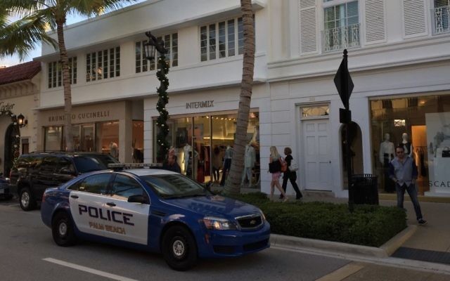 Voiture de police dans le centre de Palm Beach, en Floride. Illustration. (Crédit : Christopher Ziemnowicz/CC BY-SA 4.0/ Wikimedia Commons) Voiture de police dans le centre de Palm Beach, en Floride. Illustration. (Crédit : Christopher Ziemnowicz/CC BY-SA 4.0/ Wikimedia Commons)