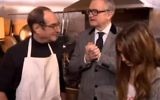 Alain Taubes présente ses recettes familiales à l'animateur-cuisinier Jean-Luc Petitrenaud en compagnie de ses petites-filles (Crédit capture d'écran/Youtube)