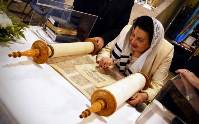 Eugenia Unger, survivante de l’Holocauste de 91 ans, célèbre enfin sa bat-mitzvah à Buenos Aires. (Crédit : Facebook via JTA) Eugenia Unger, survivante de l’Holocauste de 91 ans, célèbre enfin sa bat-mitzvah à Buenos Aires. (Crédit : Facebook via JTA)