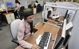 Une entreprise du secteur de la high-tech qui emploie des femmes ultra-orthodoxes, à Modiin Elit, le 17 août 2009. (Crédit : Abir Sultan/Flash 90)