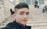 Ahmad Jazal, 17 ans, du village de Sebastia, près de Naplouse, en Cisjordanie, sur le mont du Temple, peu avant d'attaquer des Israéliens et d'être abattu dans la Vieille Ville de la capitale, le 1er avril 2017. (Crédit : via Twitter)