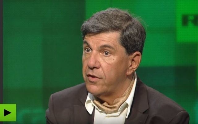 Jacques Sapir, interrogé par le média pro-Russe, RT France (Crédit: capture d'écran Youtube/RT France)