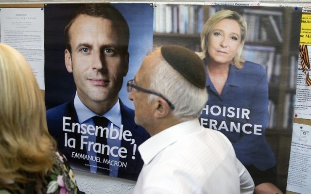 Bureau de vote du consulat français de Tel Aviv, le 7 mai 2017. (Crédit : Jack Guez/AFP) Bureau de vote du consulat français de Tel Aviv, le 7 mai 2017. (Crédit : Jack Guez/AFP)
