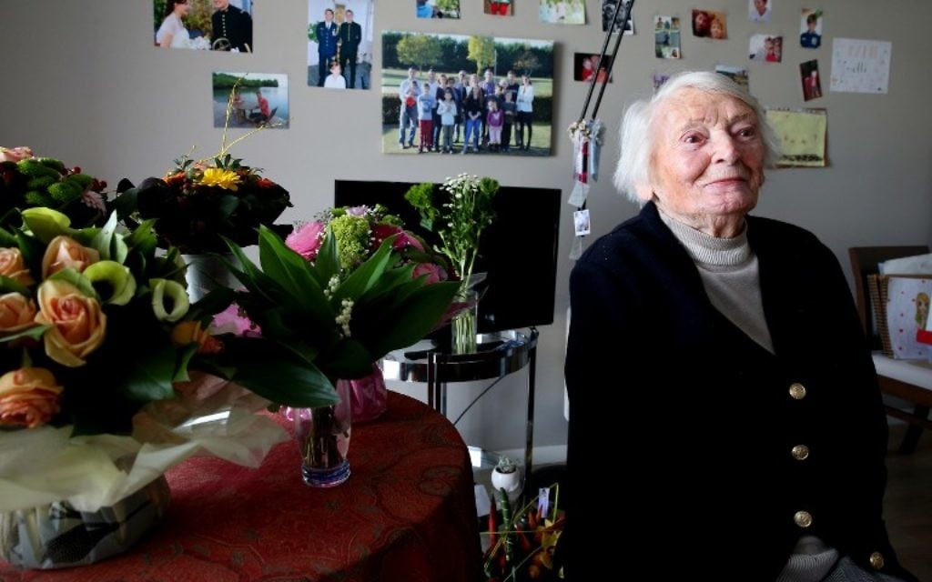 Yvette Lundy, 101, pose le 26 avril 2017 dans une maison à la retraite à Epernay, dans le nord-est de la France (Crédit : AFP PHOTO / FRANCOIS NASCIMBENI) Yvette Lundy, 101, pose le 26 avril 2017 dans une maison à la retraite à Epernay, dans le nord-est de la France (Crédit : AFP PHOTO / FRANCOIS NASCIMBENI)