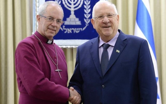 Justin Welby, à gauche, archevêque de Canterbury de l'église anglicane et et le président Reuven Rivlin, à la résidence présidentielle de Jérusalem, le 9 mai 2017. (Crédit : Mark Neiman/ GPO) Justin Welby, à gauche, archevêque de Canterbury de l'église anglicane et et le président Reuven Rivlin, à la résidence présidentielle de Jérusalem, le 9 mai 2017. (Crédit : Mark Neiman/ GPO)