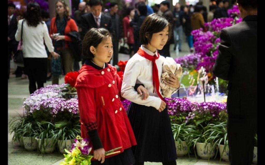 Malgré les festivités organisé par le gouvernement, la tension était palpable. "Vous le voyez dans les visages des gens", a déclaré Shai. (Crédit : Moshe Shai)