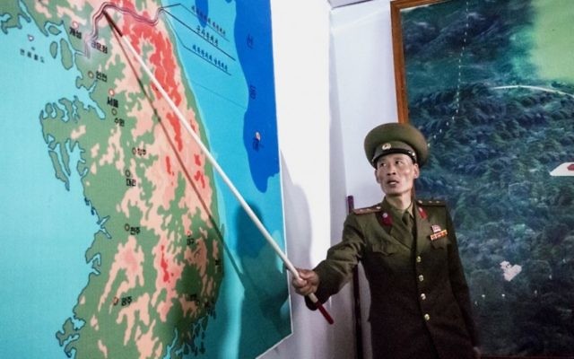 Les Nord-Coréens déforment régulièrement les faits historiques, a déclaré Shai, notamment en minimisant le rôle des États-Unis dans la défaite du Japon dans la Seconde Guerre mondiale (Crédit : Moshe Shai)