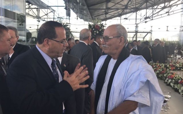 Ayoub Kara, à gauche, ministre du Likud, avec le Premier ministre de la République arabe sahraouie démocratique, Abdelkader Taleb Omaren Equateur, le 24 mai 2017. (Crédit : autorisation) Ayoub Kara, à gauche, ministre du Likud, avec le Premier ministre de la République arabe sahraouie démocratique, Abdelkader Taleb Omaren Equateur, le 24 mai 2017. (Crédit : autorisation)