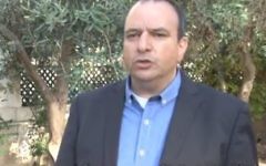 Jacques Neno, issu du monde associatif franco-palestinien est candidat pour la 8e circonscription (Crédit: capture d'écran Youtube/Jacques Neno)