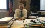 Eric Schneiderman dans son bureau de New York, le 3 avril 2017. (Crédit : Ron Kampeas/JTA)