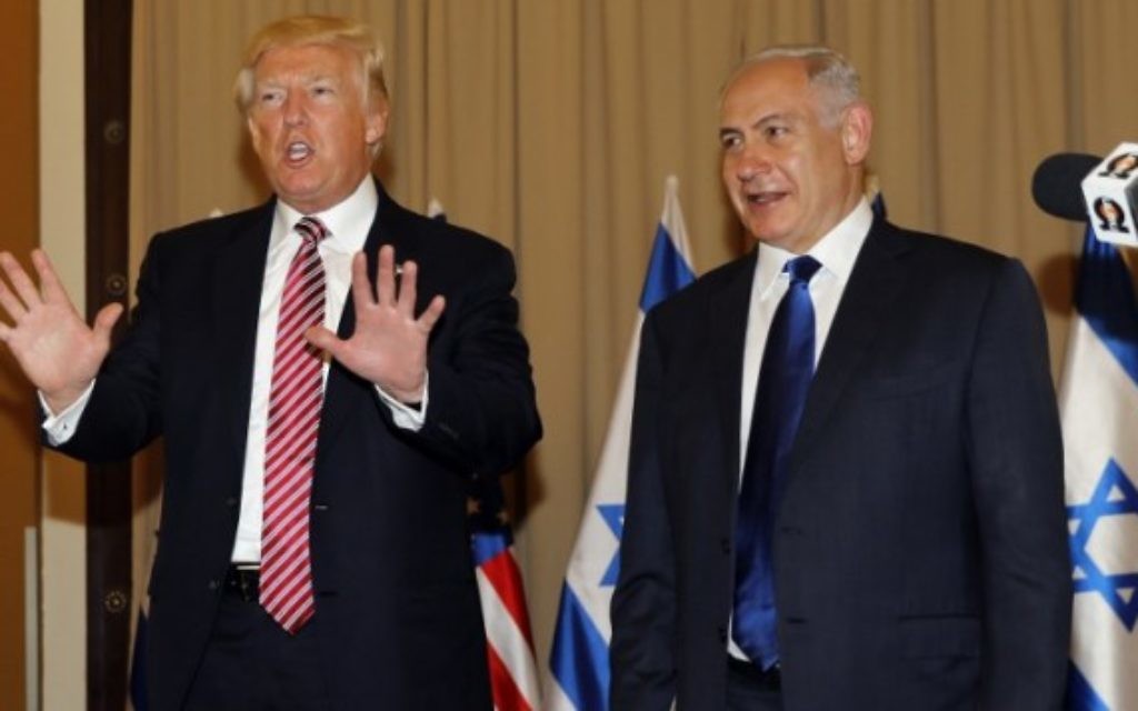 Le président américain Donald Trump et le Premier ministre Benjamin Netanyahu, avant leur conférence de presse, à Jérusalem, le 22 mai 2017. (Crédit : Menahem Kahana/AFP)