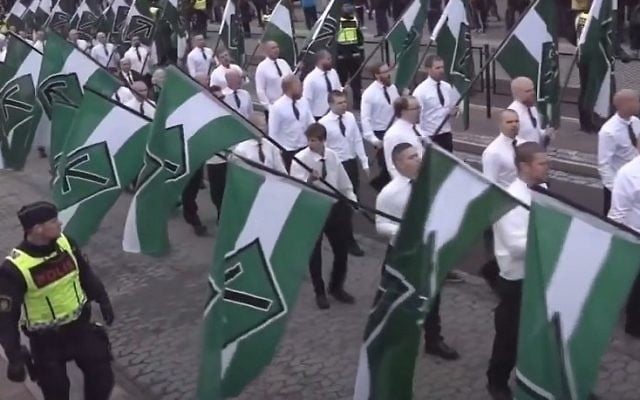 Les membres du Mouvement de résistance nordique à Borlänge, en Suède, le 1er mai 2016. (Crédit : capture d'écran YouTube) Les membres du Mouvement de résistance nordique à Borlänge, en Suède, le 1er mai 2016. (Crédit : capture d'écran YouTube)