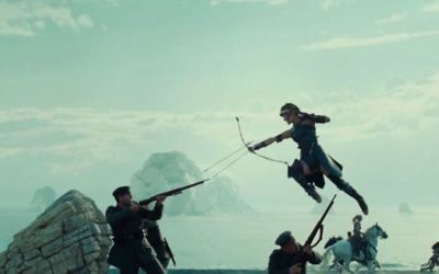 Gal Gadot, dans "Wonder Woman", produit par la Warner Bros. (Crédit : capture d'écran YouTube)