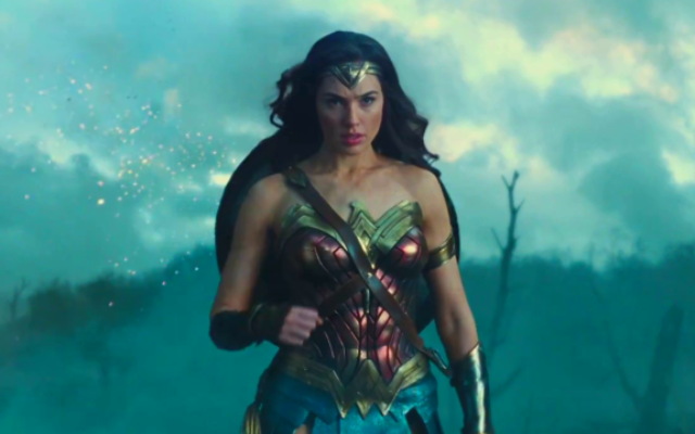 Capture d'écran de Gal Gadot dans 'Wonder Woman', adaptation du DC Comics, qui sortira le 1er juin en Israël (Autorisation : 'Wonder Woman') Capture d'écran de Gal Gadot dans 'Wonder Woman', adaptation du DC Comics, qui sortira le 1er juin en Israël (Autorisation : 'Wonder Woman')