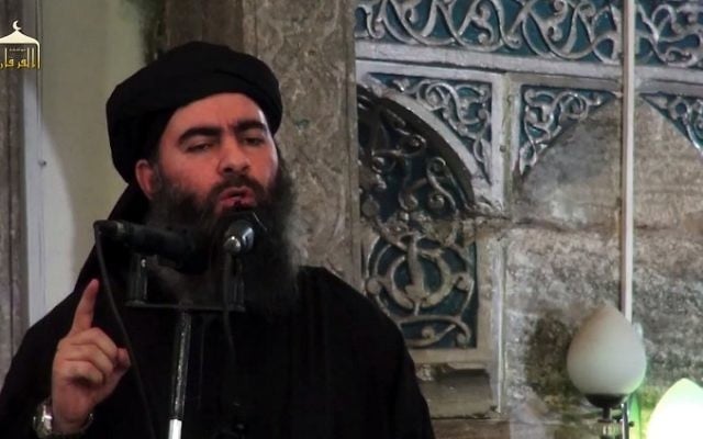 Une capture d'écran d'une vidéo de propagande diffusée le 5 juillet 2014 montre le chef du groupe djihadiste de l'État islamique, Abou Bakr al-Baghdadi, s'adressant aux fidèles musulmans dans une mosquée dans la ville irakienne de Mossoul (Crédit : AFP / HO / al-Furqan Media) Une capture d'écran d'une vidéo de propagande diffusée le 5 juillet 2014 montre le chef du groupe djihadiste de l'État islamique, Abou Bakr al-Baghdadi, s'adressant aux fidèles musulmans dans une mosquée dans la ville irakienne de Mossoul (Crédit : AFP / HO / al-Furqan Media)