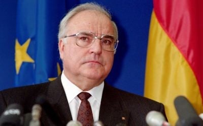 Helmut Kohl, alors chancelier de l'Allemagne de l'Ouest, le 9 décembre 1989. (Crédit : Michel Frison/AFP)