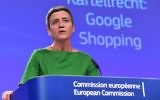 La commissaire européenne à la Concurrence Margrethe Vestager lors d'une conférence de presse sur l'abus de position dominante de la part de Google, à la Commission européenne à Bruxelles, le 27 juin 2017. (Crédit : EMMANUEL DUNAND / AFP)