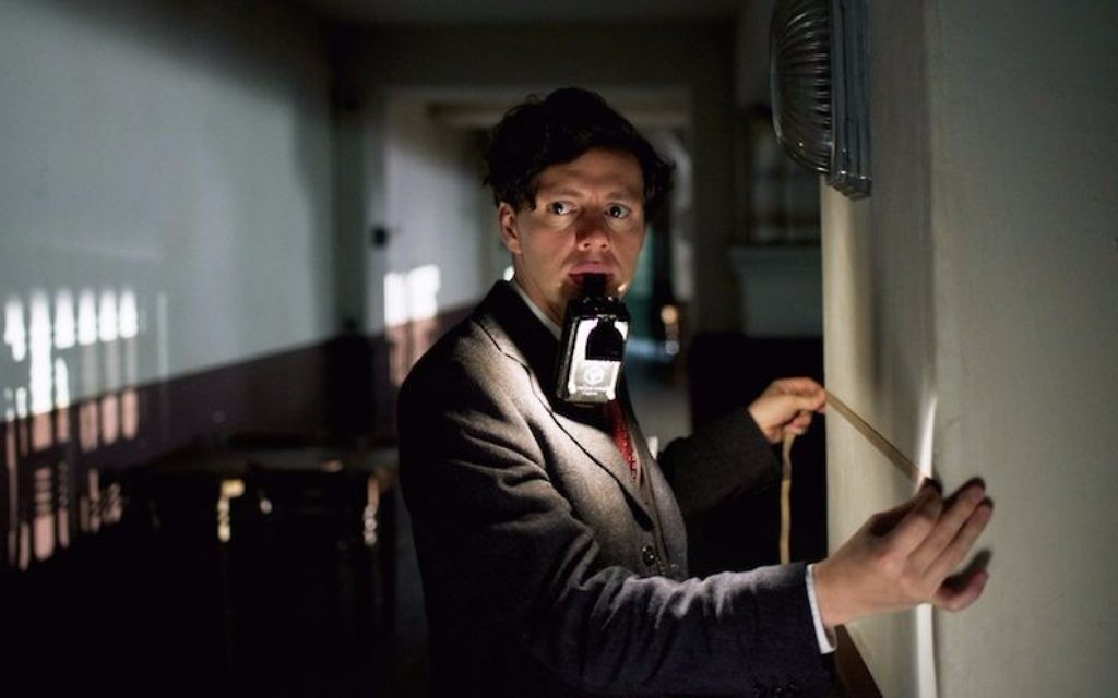 Christian Friedel joue Georg Elser dans '13 Minutes.' (Crédit : Bernd Schuller/Sony Pictures Classics) Christian Friedel joue Georg Elser dans '13 Minutes.' (Crédit : Bernd Schuller/Sony Pictures Classics)
