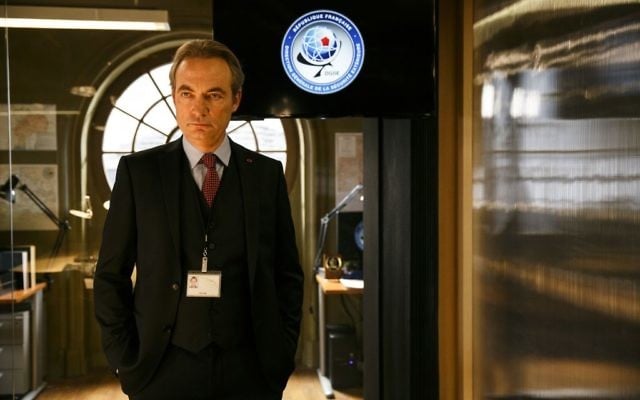 Marc Laugé, joué par Gilles Cohen, dans les bureaux reconstitués, avec soin, de la DGSE
(Crédit: Jessica Forde / TOP THE OLIGARCHS PRODUCTIONS / CANAL+)