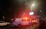 Une ambulance Magen David Adom sur la scène d'un incendie, à Tel Aviv, le 29 juin 2017. (Crédit : MDA)