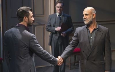 Michael Aronov et Anthony Azizi, avec Jefferson Mays au fond dans la pièce "Oslo". (Crédit : autorisation/T. Charles Erickson)