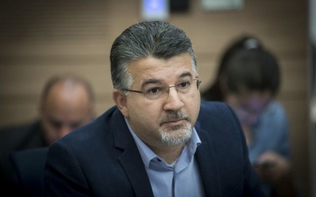 Le législateur de la Liste arabe unie Youssef Jabareen durant une réunion de la commission de la Knesset, le 13 décembre 2016. (Crédit : Yonatan Sindel/Flash90) Le législateur de la Liste arabe unie Youssef Jabareen durant une réunion de la commission de la Knesset, le 13 décembre 2016. (Crédit : Yonatan Sindel/Flash90)