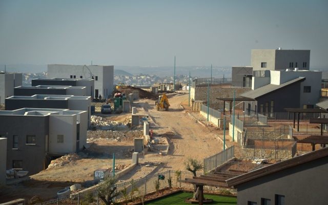 Construction de nouveaux bâtiments dans l'implantation de Naale, en Cisjordanie, le 8 février 2017. (Crédit : Flash90) Construction de nouveaux bâtiments dans l'implantation de Naale, en Cisjordanie, le 8 février 2017. (Crédit : Flash90)