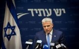 Yair Lapid, président de Yesh Atid, pendant une réunion du groupe parlementaire à la Knesset, le 8 mai 2017. (Crédit : Miriam Alster/Flash90)