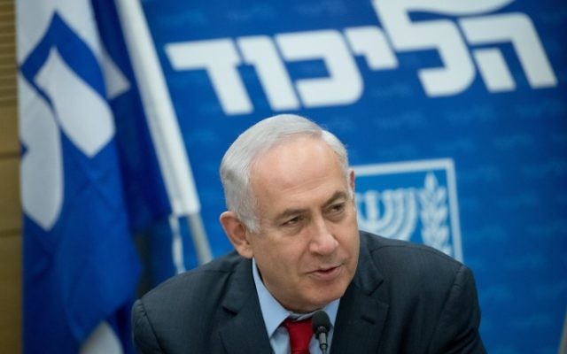 Le Premier ministre Benjamin Netanyahu lors de la réunion hebdomadaire du groupe parlementaire du Likud à la Knesset, le 19 juin 2017. (Crédit : Yonatan Sindel/Flash90)