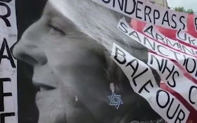 Une affiche pro-Labour représente Theresa May avec des boucles d'oreilles en Étoile de David, le 6 juin 2017. (Crédit : capture d'écran/Bristol Post)