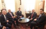 De gauche à droite : Jason Greenblatt, envoyé du président américain Donald Trump au Proche-Orient, David Friedman, ambassadeur des États-Unis en Israël, Jared Kushner, conseiller de Trump en charge du Moyen-Orient, le Premier ministre Benjamin Netanyahu, et Ron Dermer, ambassadeur d'Israël aux Etats-Unis, à Jérusalem, le 21 juin 2017. (Crédit : Amos Ben Gershom/GPO)