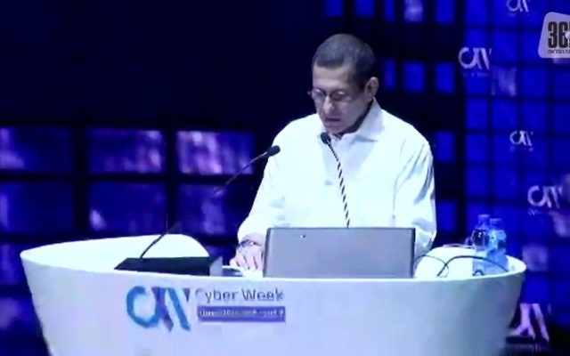 Nadav Argaman, directeur du Shin Bet, pendant la Cyber Week de Tel Aviv, le 27 juin 2017. (Crédit : capture d'écran NRG) Nadav Argaman, directeur du Shin Bet, pendant la Cyber Week de Tel Aviv, le 27 juin 2017. (Crédit : capture d'écran NRG)