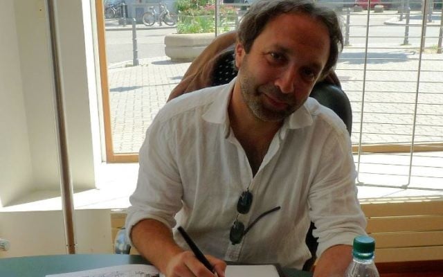 Emile Bravo, dessinateur de Spirou, au Festival européen de la bande dessinée Strasbulles 2009. (Crédit : Wikimedia Commons/Ji-Elle)