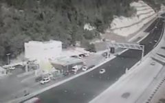 Un camion fonçant dans une station service près de Jérusalem, le 24 juin 2017. (Crédit : capture d'écran YouTube)